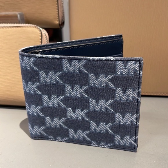 Michael Kors Men’s Women’s Cooper Logo Fabric Billfold Wallet Navy Multi NWT - Picture 10 of 16